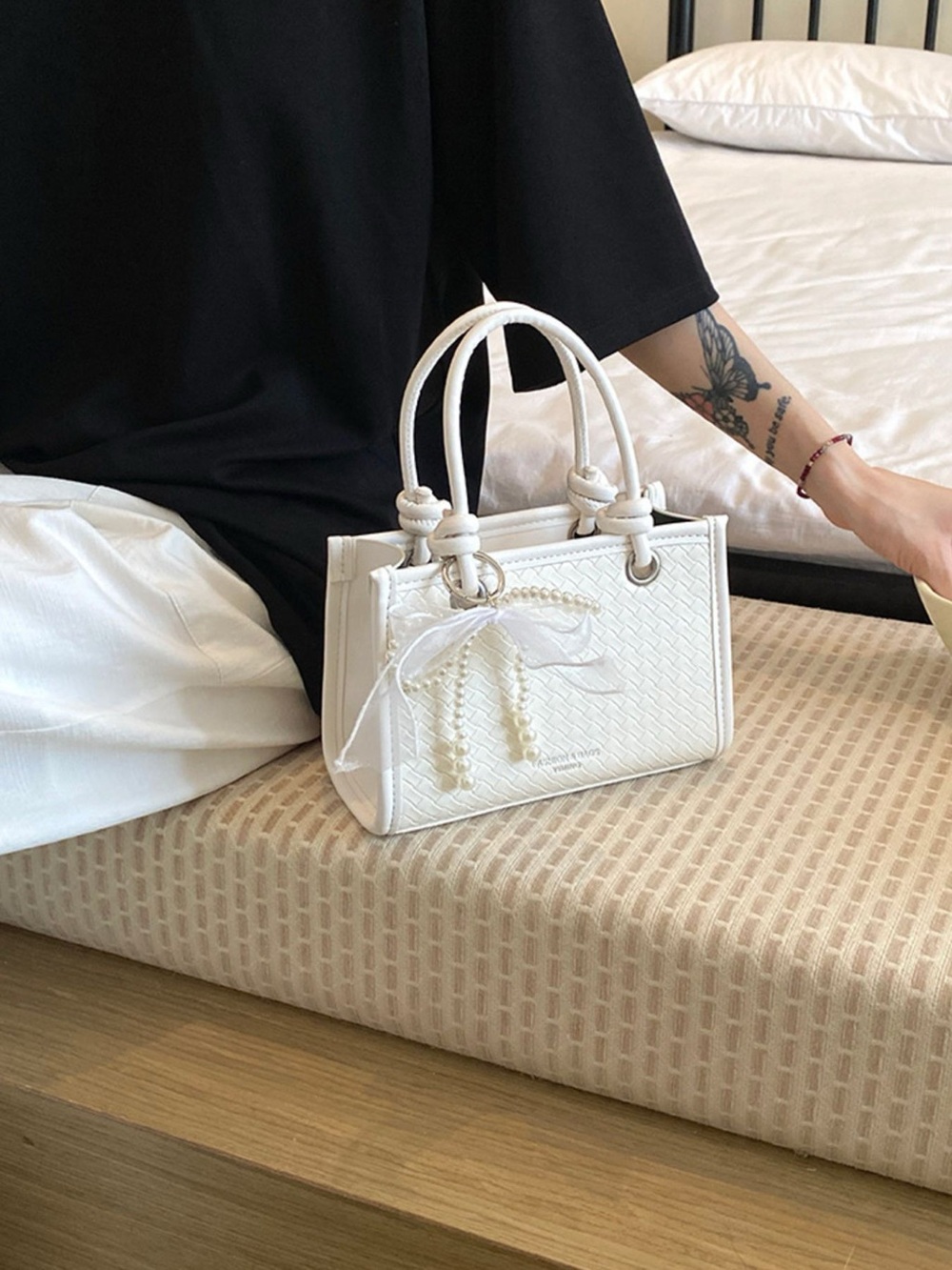 Elegant Bow Pearl Embellished Crossbody Bag - Picture 6 of 8